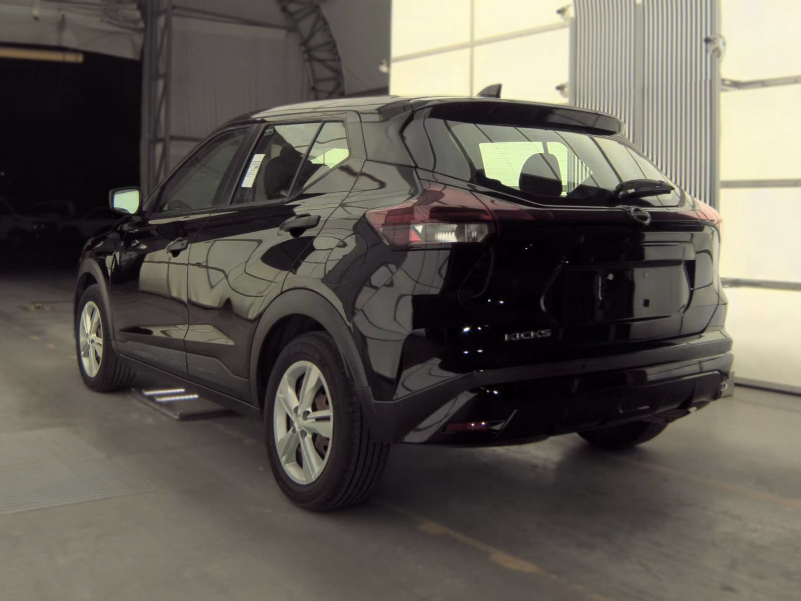 Used 2022 Nissan Kicks S FWD image 3