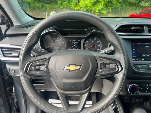 Used 2023 Chevrolet TrailBlazer LT FWD image 21