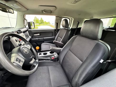 Used 2011 Toyota FJ Cruiser 4WD image 21