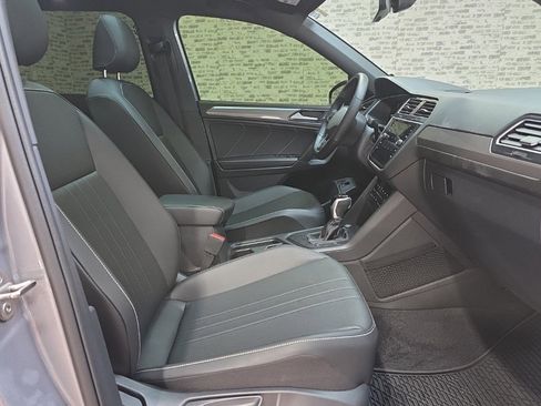 Used 2024 Volkswagen Tiguan SE R-Line image 9