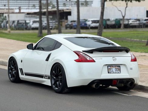 Used 2019 Nissan 370Z Coupe w/ Z34 Heritage Edition - White RWD image 3