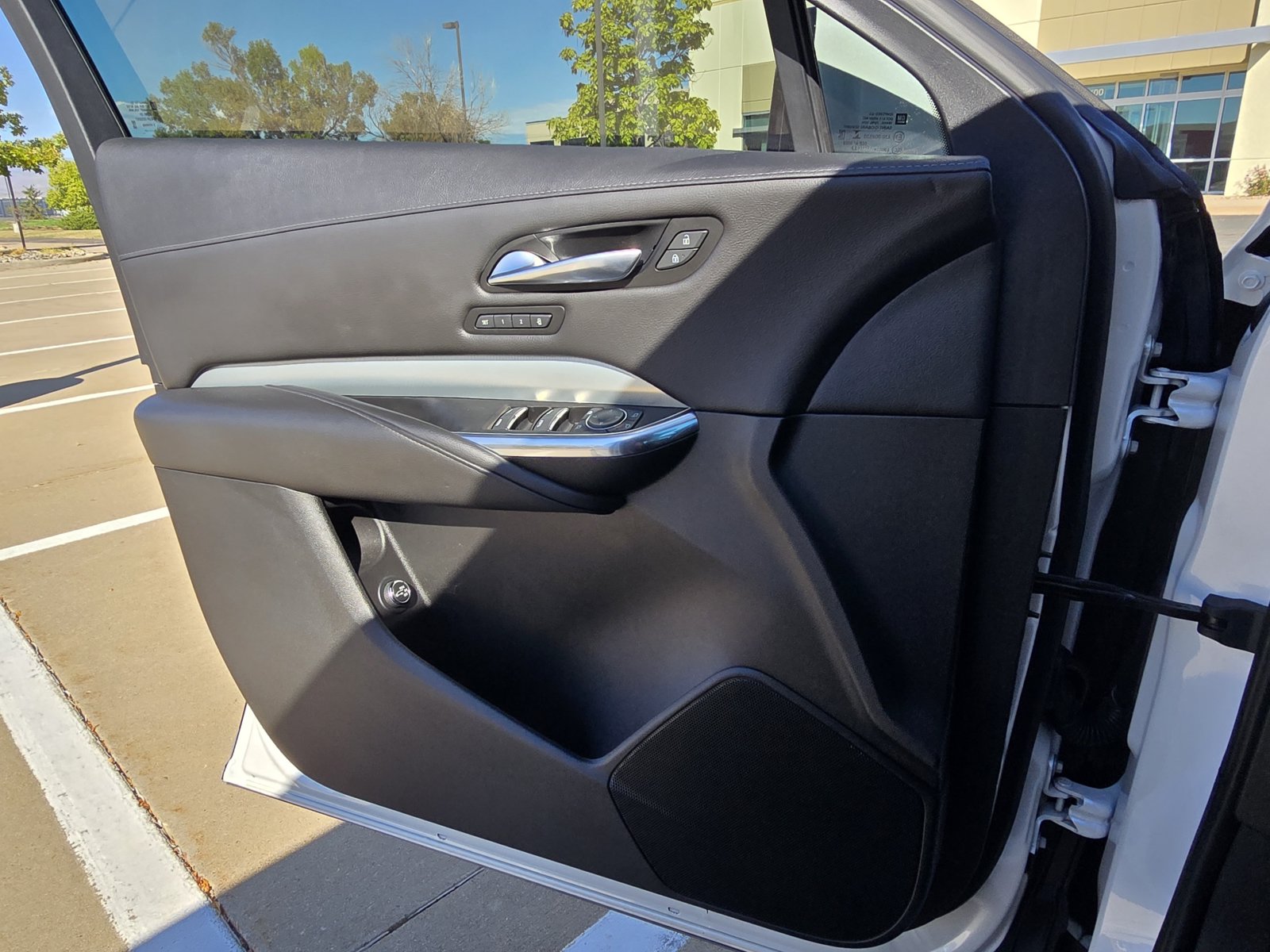 Used 2022 Cadillac XT4 Premium Luxury w/ Enhanced Visibility Package AWD/4WD image 18