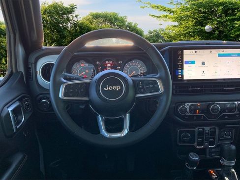 Used 2024 Jeep Wrangler Sahara image 8
