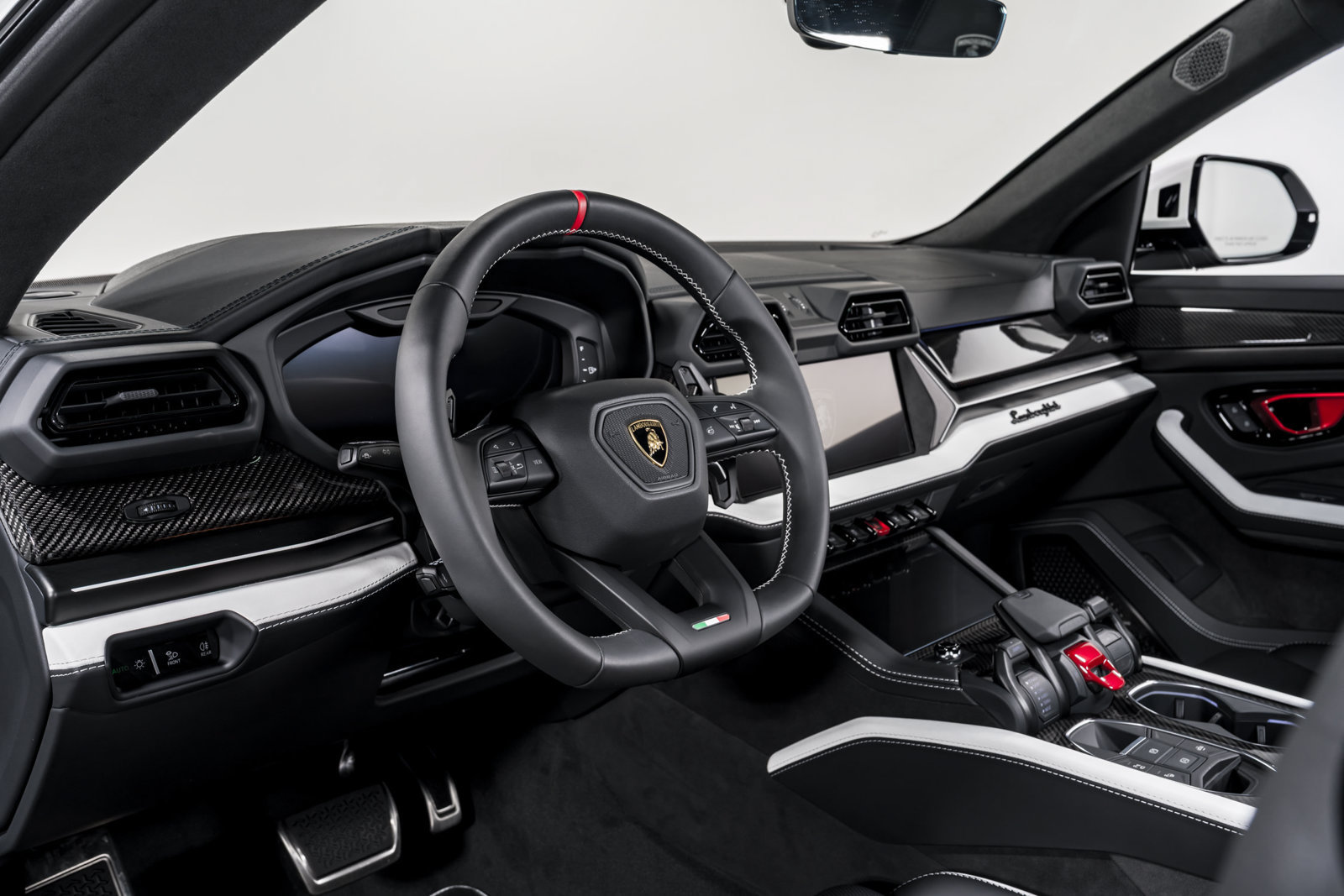 Used 2025 Lamborghini Urus SE AWD/4WD image 13