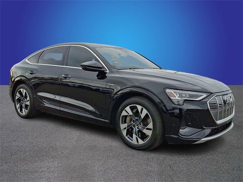 Used 2022 Audi e-tron Premium image 3