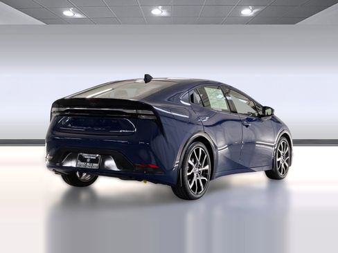 Used 2025 Toyota Prius XSE image 9