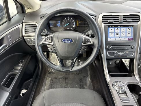 Used 2018 Ford Fusion SE w/ Fusion SE Technology Package image 13