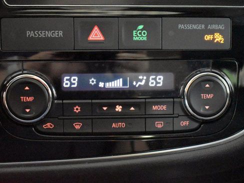 Used 2017 Mitsubishi Outlander SE AWD/4WD image 20