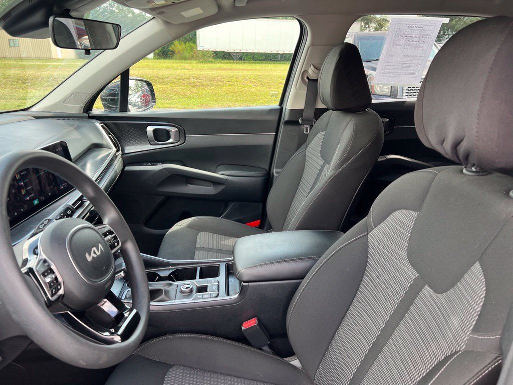 Used 2025 Kia Sorento LX FWD image 7