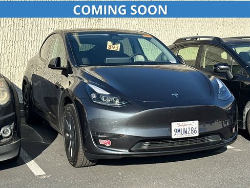 Used 2024 Tesla Model Y Long Range RWD image 1