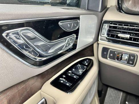 Used 2023 Lincoln Navigator Reserve AWD/4WD image 21