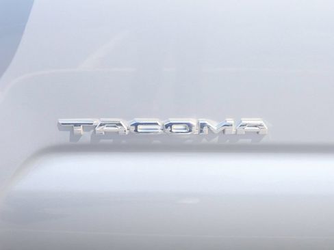 Certified 2021 Toyota Tacoma SR5 AWD/4WD image 30