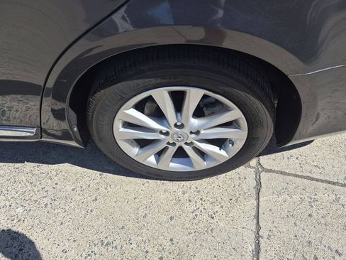 Used 2010 Lexus ES 350 w/ Preferred Accessory Package FWD image 3