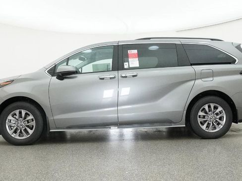 New 2026 Toyota Sienna XLE FWD image 22
