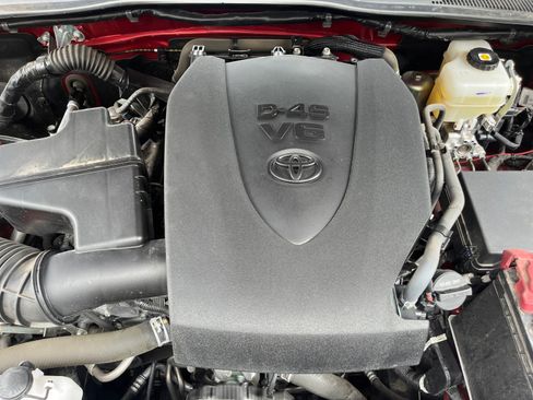 Used 2021 Toyota Tacoma TRD Off-Road AWD/4WD image 30