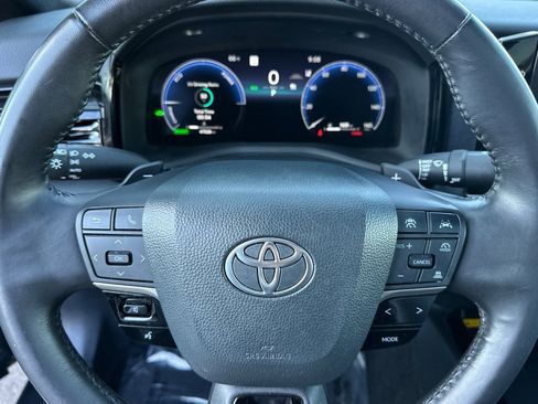 Used 2025 Toyota Camry XSE FWD image 29