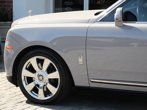 Certified 2022 Rolls-Royce Cullinan w/ Cullinan Package image 13