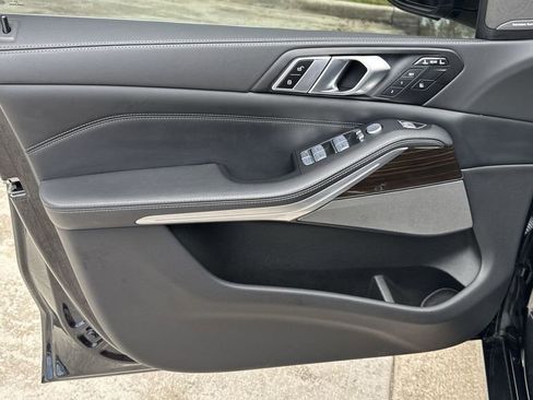 Used 2023 BMW X7 xDrive40i image 39