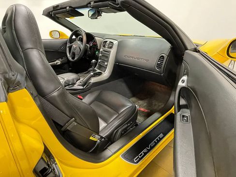 Used 2005 Chevrolet Corvette Coupe w/ Preferred Equipment Group RWD image 24