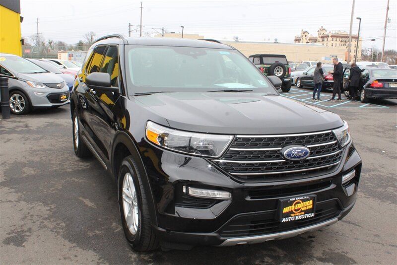 Used 2023 Ford Explorer XLT w/ Equipment Group 202A AWD/4WD image 4