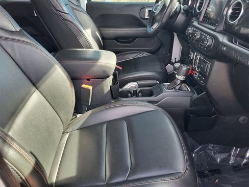 Used 2022 Jeep Wrangler Unlimited Rubicon w/ Xtreme Recon 35" Tire Package image 27