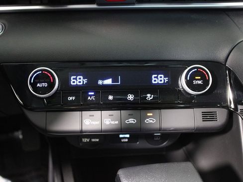 Used 2025 Hyundai Elantra Blue image 15