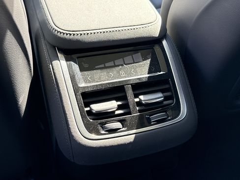 Used 2025 Volvo XC90 B6 Plus image 41