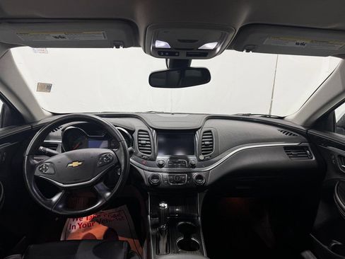 Used 2016 Chevrolet Impala LT w/ Convenience Package image 2