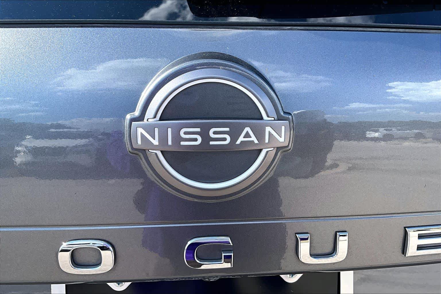 Used 2023 Nissan Rogue SV FWD image 31