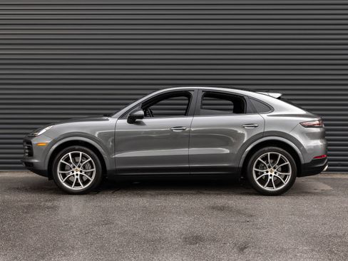 Certified 2022 Porsche Cayenne Coupe AWD/4WD image 2
