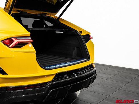 Used 2024 Lamborghini Urus Performante AWD/4WD image 20