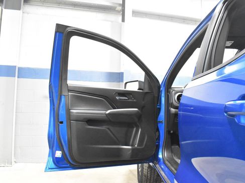Used 2023 Chevrolet Colorado LT w/ LT Convenience Package II image 12