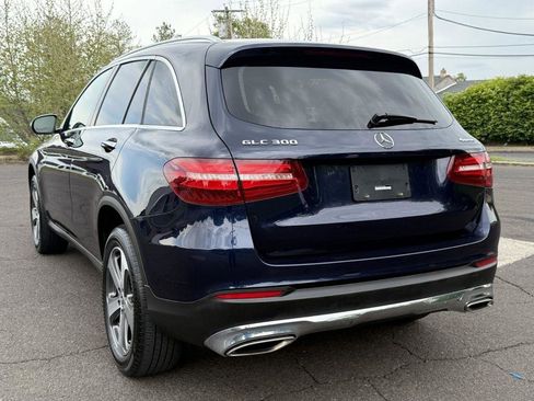 Used 2018 Mercedes-Benz GLC 300 4MATIC w/ Multimedia Package image 11