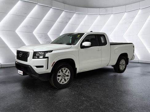 Used 2022 Nissan Frontier SV w/ Technology Package RWD image 3