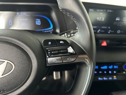 Certified 2025 Hyundai Elantra Sport image 16