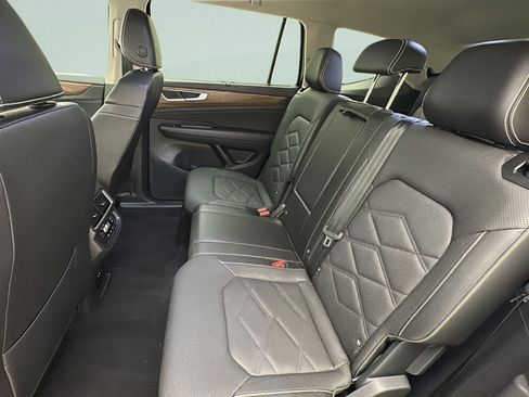 Used 2025 Volkswagen Atlas SE AWD/4WD image 10
