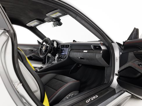Used 2018 Porsche 911 GT2 RS RWD image 34