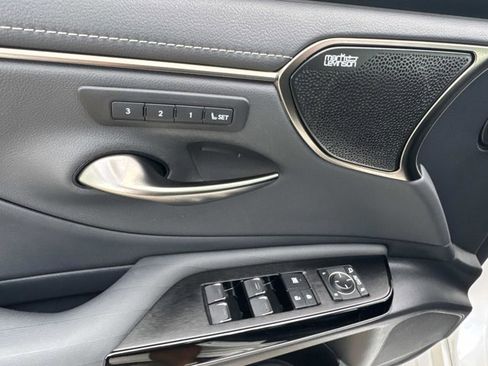 Used 2022 Lexus ES 350 Ultra Luxury image 11