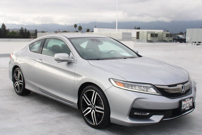Used 2016 Honda Accord Touring image 2