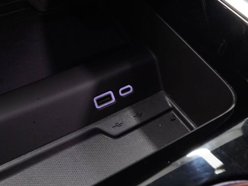 Used 2025 Chevrolet Suburban LS RWD image 22