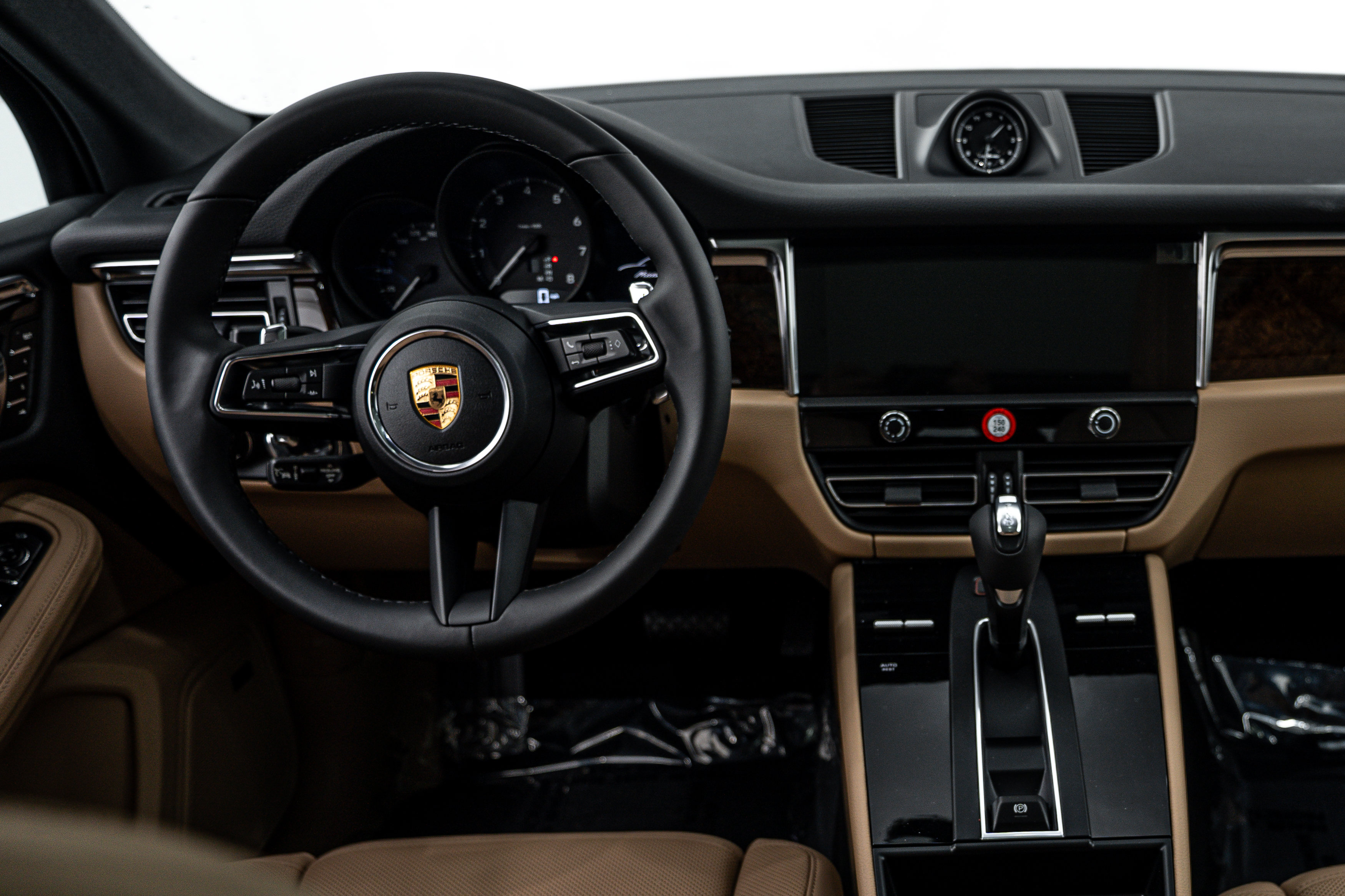 Certified 2026 Porsche Macan AWD/4WD image 24