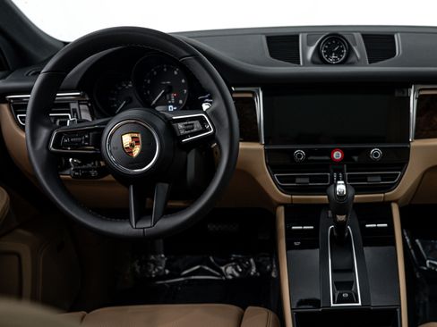 Certified 2026 Porsche Macan AWD/4WD image 24