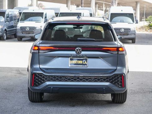 New 2026 Volkswagen Tiguan SE R-Line FWD image 7