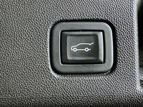 Used 2023 Chevrolet Equinox LT image 30