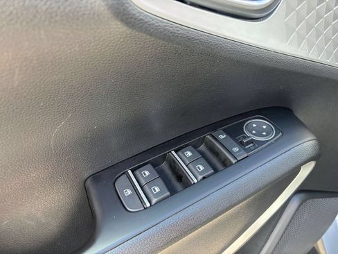 Used 2025 Kia Soul LX w/ LX Technology Package FWD image 20