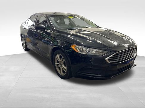 Used 2018 Ford Fusion SE w/ Fusion SE Technology Package image 6