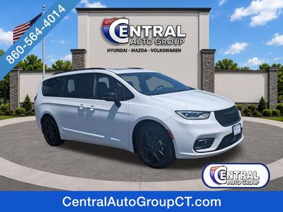 Used 2025 Chrysler Pacifica Limited