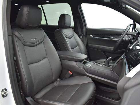 Used 2023 Cadillac XT6 Premium Luxury w/ Technology Package image 37