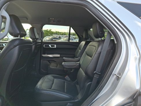 Used 2020 Ford Explorer XLT w/ Equipment Group 202A AWD/4WD image 11