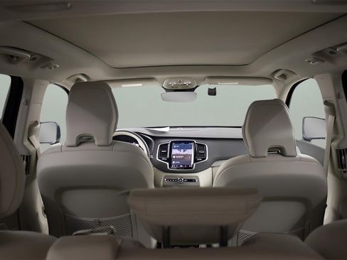 New 2025 Volvo XC90 B6 Plus w/ Protection Package Premier image 16